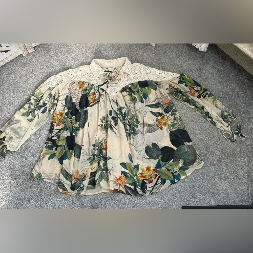 Hazel Floral Lace Blouse with Crochet Details. Women's Size Medium.